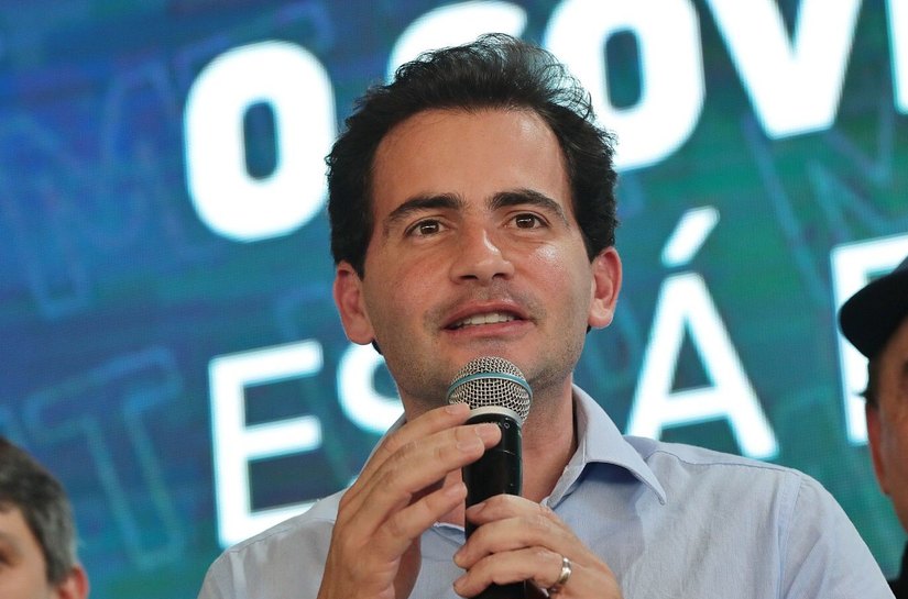 Mendes dá posse a Fábio Garcia como secretário-chefe da Casa Civil