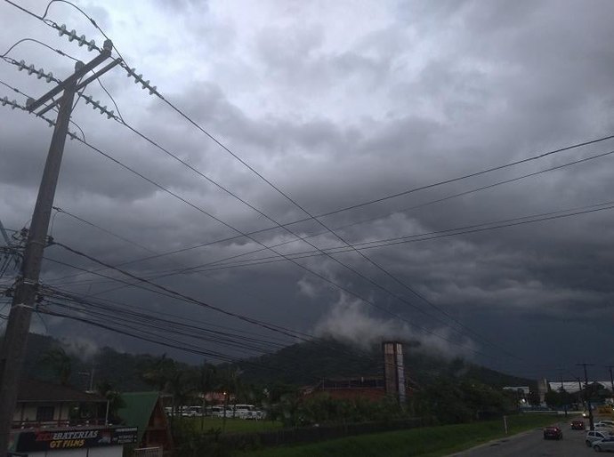 Inmet emite alerta de perigo para tempestades em 20 municípios de MT