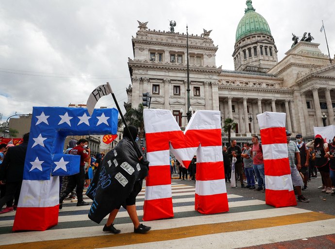 Argentina paga quase US$ 2,6 bilhões ao FMI, com reservas no nível mais baixo em quase 20 anos