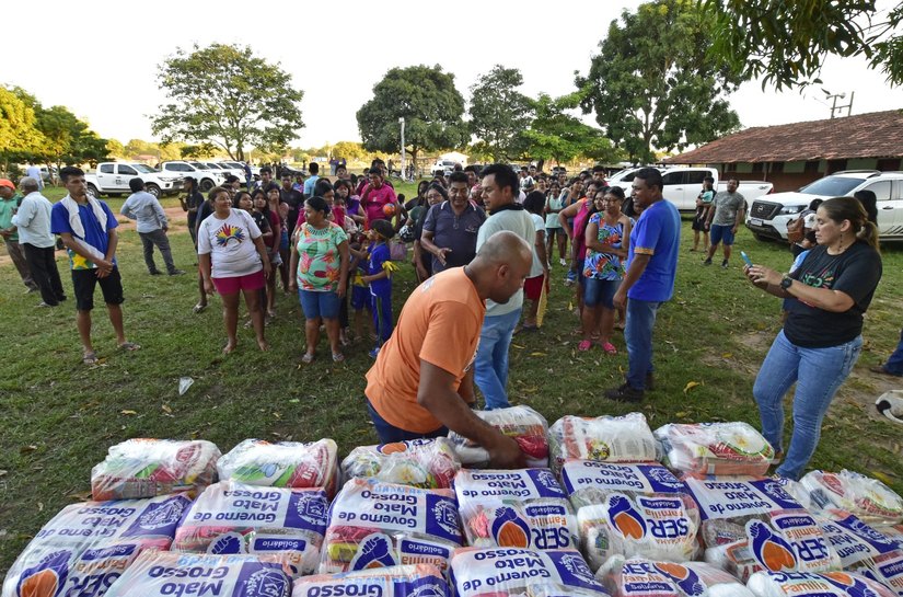 Setasc entrega 200 cestas de alimentos para indígenas da etnia Boe-bororo