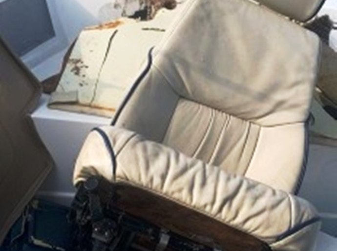 Avião bimotor com três pessoas cai no mar próximo a Ubatuba,SP