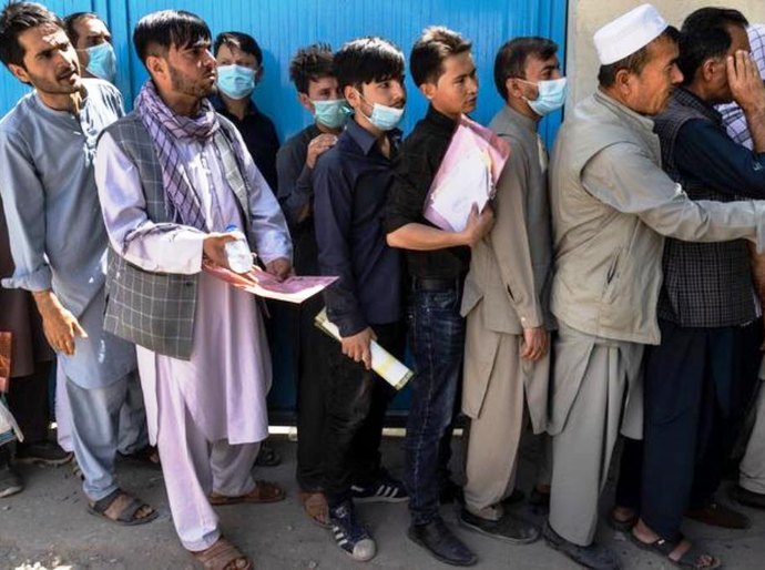 Talibã entra na capital do Afeganistão; EUA retiram diplomatas do país