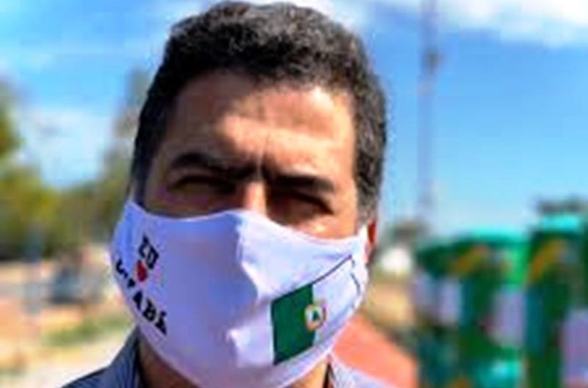 Justiça de MT bloqueia bens de Emanuel Pinheiro por ter ofertado esmeraldas falsas e perdido ação