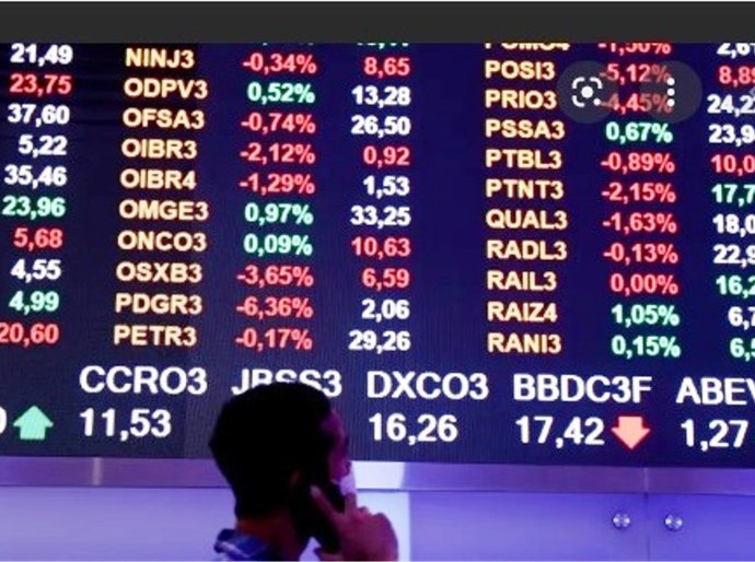 Ibovespa fecha com salto de 5,5% após primeiro turno; dólar cai 4%, a R$ 5,18