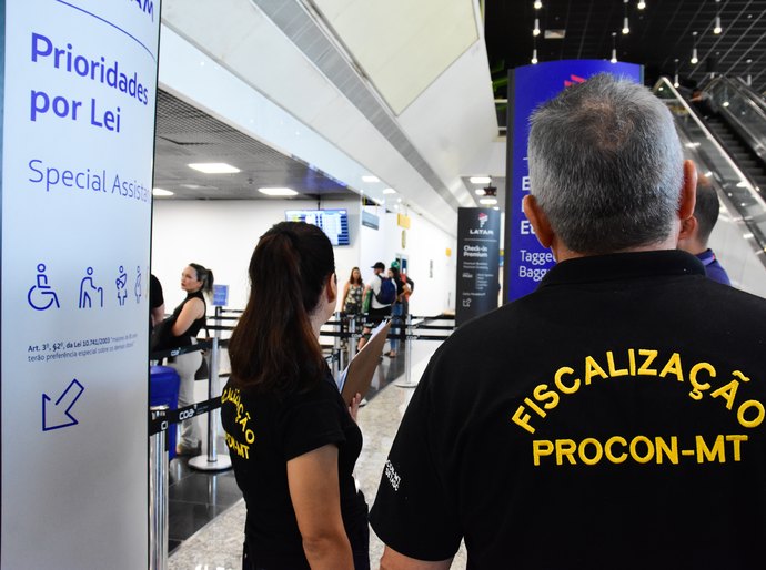 Procon Estadual fiscaliza atuação de empresas aéreas no Aeroporto Marechal Rondon em VG