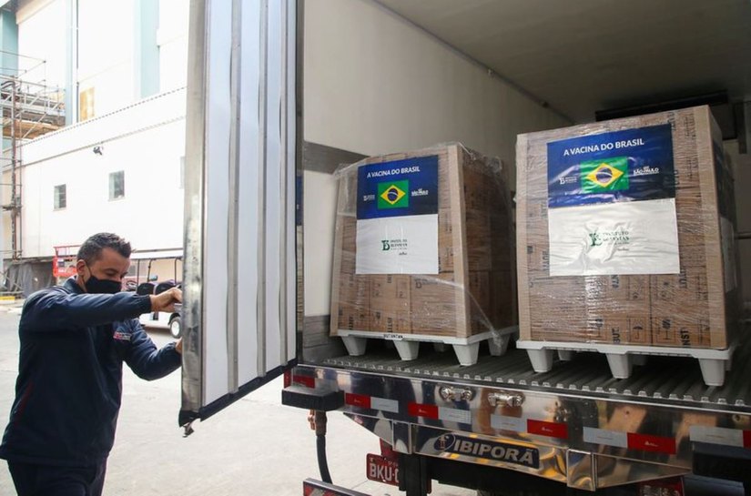 Butantan paralisa produção da Coronavac por falta de matéria-prima vinda da China