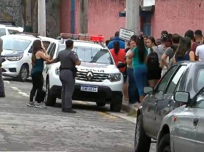 Aluno esfaqueia professores e colegas em escola estadual de SP
