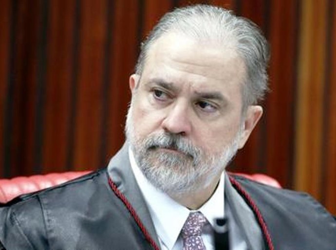 Procuradores avaliam formar 'frente ampla' após críticas de Aras à Lava Jato