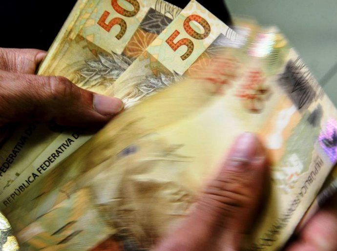 Sancionada lei que libera consignado para o Auxílio Brasil