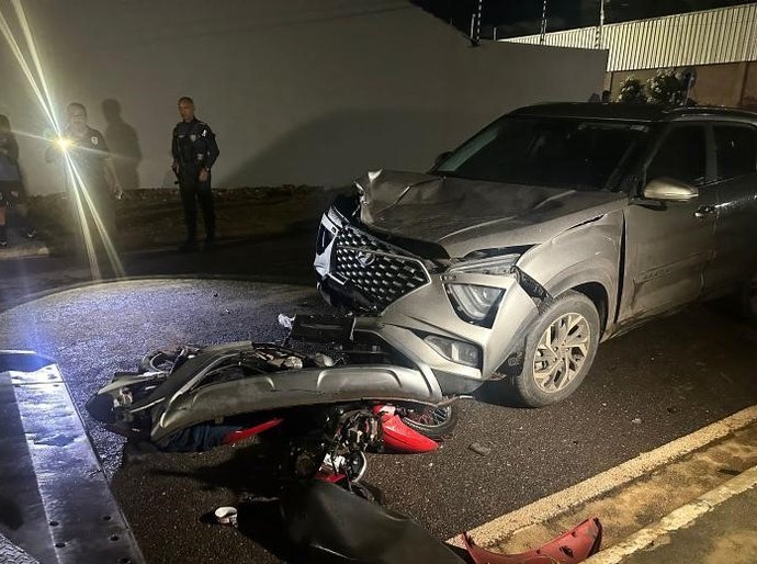 Veja Foto e Vídeo: Colisão entre moto e carro mata rapaz de 23 anos em Várzea Grande
