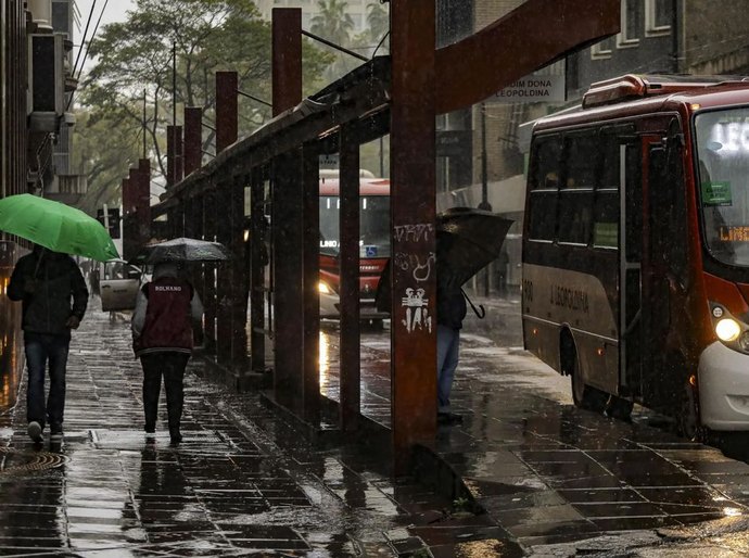 Feriadão: fim de semana deve ser de chuva em boa parte do país