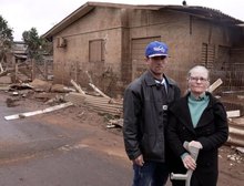 'É um cemitério isso aqui': a volta de uma família a bairro 'fantasma' após inundações no RS