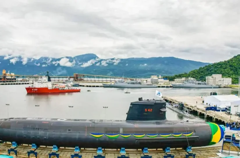 'Brasil não pode abrir mão de submarino nuclear nem ceder à pressão para revelar seus detalhes'