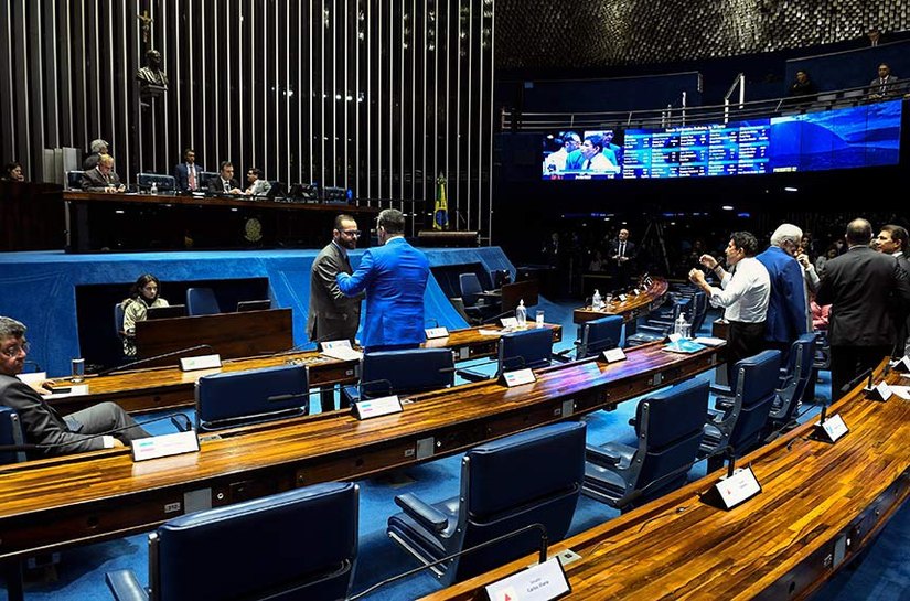 Senado discute PEC que limita poderes do STF; líderes tentam acelerar votação