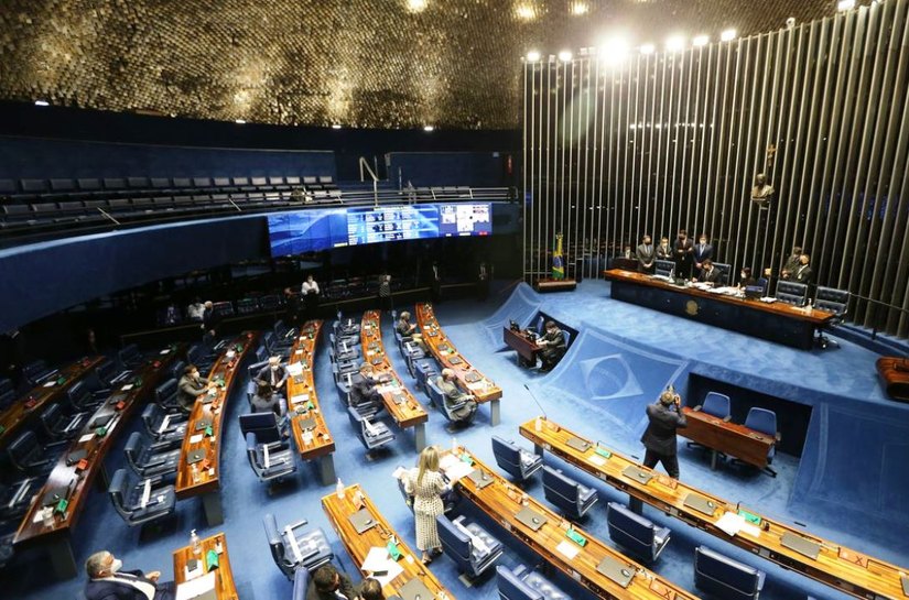 Senado aprova PEC da reforma eleitoral e barra volta das coligações