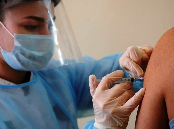 Rússia aprova sua terceira vacina contra Covid-19, a CoviVac