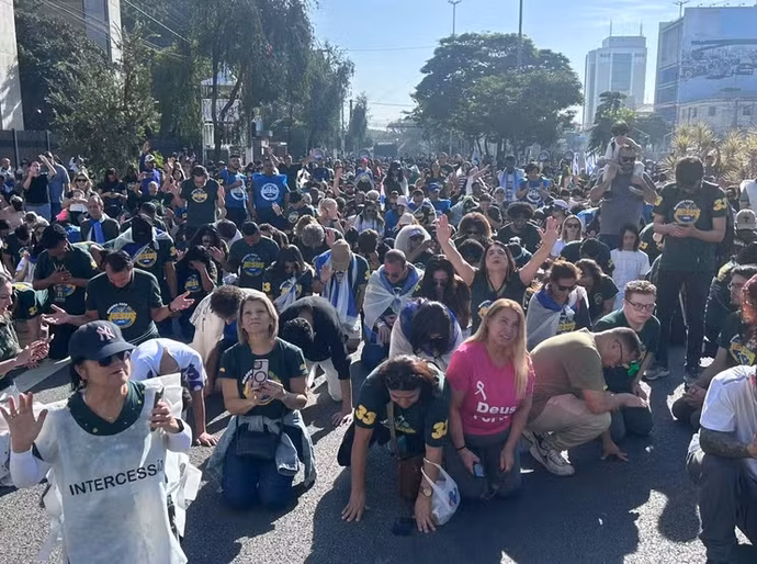 Marcha para Jesus reúne milhares de evangélicos nas ruas de SP neste feriado