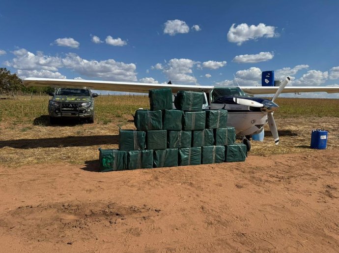 Forças de segurança apreendem avião com 1 tonelada de cocaína e causam prejuízo de R$ 28 milhões às facções criminosas