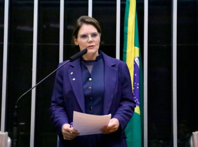 Coronel Fernanda acusa Judiciário de proteger Lula e dispara após cancelamento de debate: “Flávio tem que ganhar no 1º turno