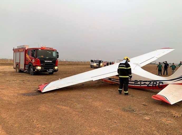 Corpo de Bombeiros socorre piloto após queda de aeronave em Primavera do Leste, MT