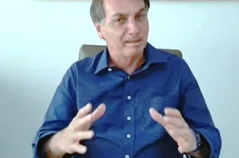 Bolsonaro publica vídeo tomando hidroxicloroquina e se diz melhor da Covid-19