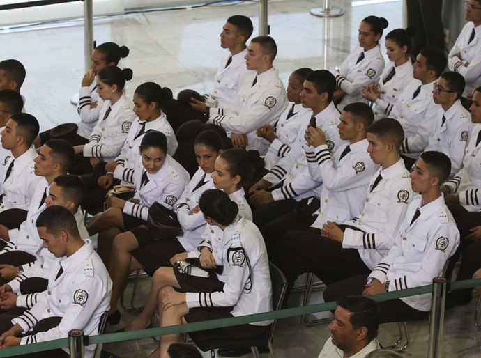 MPF ajuíza ação contra 'padrão estético' em escolas públicas militares