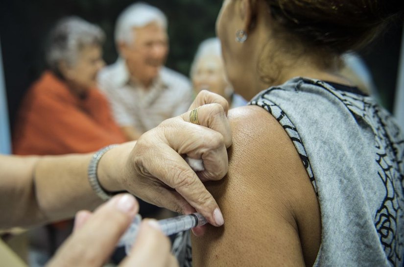 Mais de 43 milhões de pessoas já se vacinaram contra gripe no Brasil