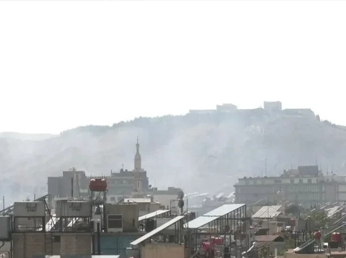 Capital da Síria é alvo de ataques aéreos, mídia estatal acusa Israel