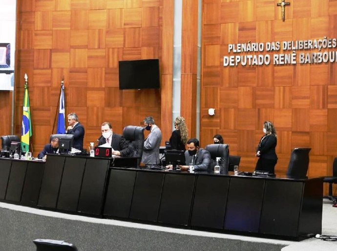 AL/MT aprova projeto que institui multa a quem desrespeitar restrições contra a Covid-19