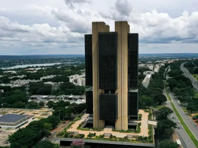 Banco Central eleva Selic para 15% ao ano, maior patamar desde 2006