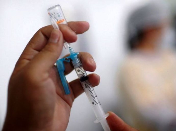 Os 'fura-filas' da vacina: quem são os investigados em diferentes Estados do Brasil