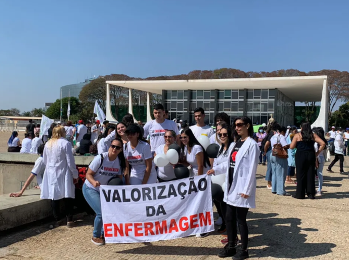Piso da enfermagem: veja por que pagamento ainda não é realidade e quais os entraves financeiros