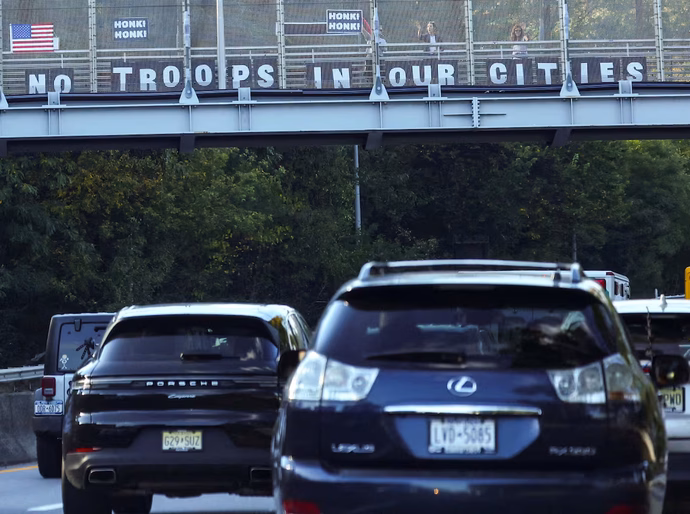 O conflito entre Trump e cidades democratas se intensifica com a chegada da Guarda Nacional a Chicago