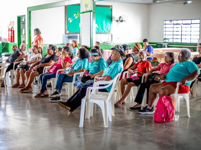 Prefeitura de Cuiabá faz Cine Pipoca e fortalece convivência entre idosos