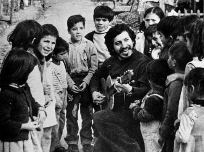 “A ditadura Pinochet veio contar ao mundo que Víctor Jara foi morto por atiradores”