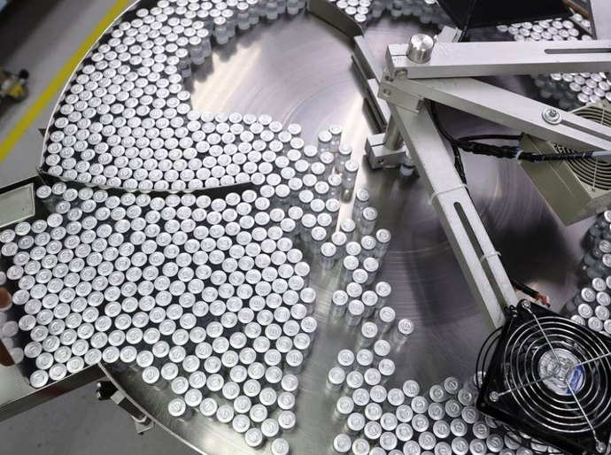 Insumos para vacina CoronaVac chegam ao Brasil dia 26 de maio