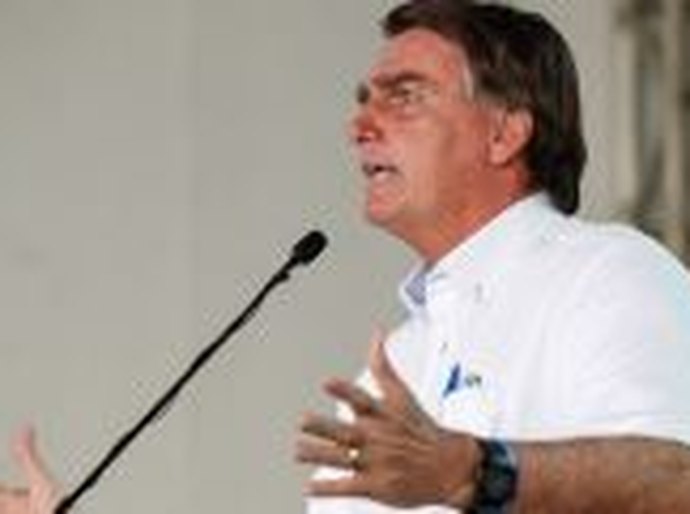 Em pior momento da pandemia, Bolsonaro critica 'mimimi' e diz que brasileiro tem que enfrentar vírus
