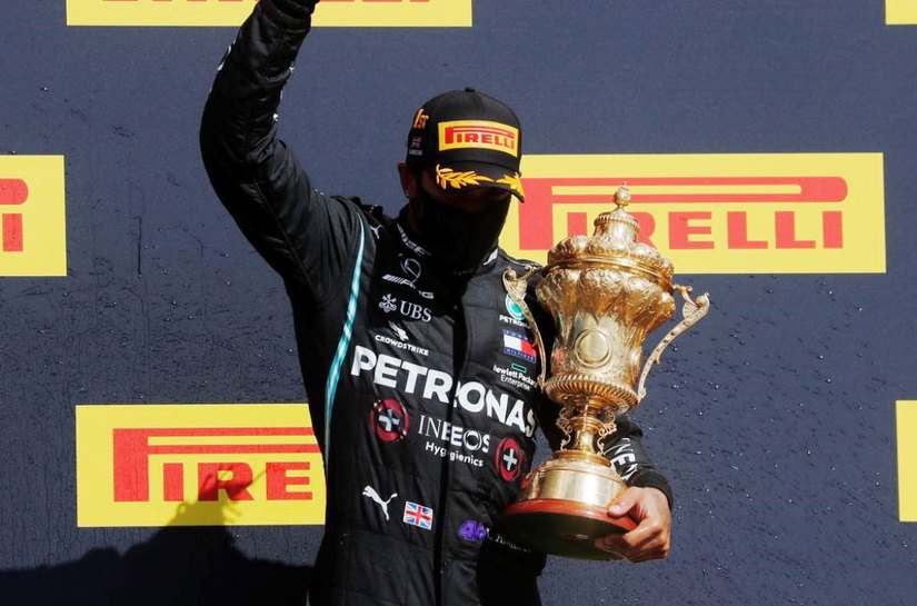 F1: Mesmo com pneu furado, Hamilton vence GP da Inglaterra