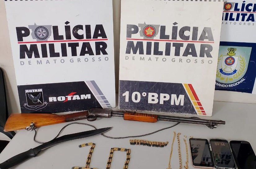 PM resgata casal mantido refém e prende três membros do Comando Vermelho por sequestro, cárcere e porte ilegal de arma