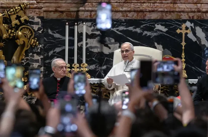 O recado do papa Leão 14 sobre a inteligência artificial em seu primeiro 'cartão de visitas' ao completar um ano de pontificado