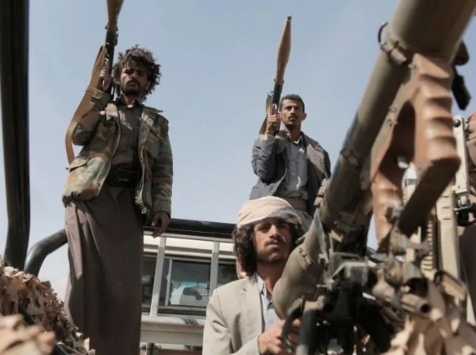 EUA e Reino Unido atacam pelo menos 30 alvos Houthi no Iêmen, dizem autoridades