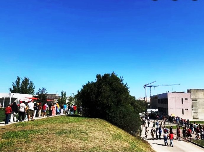 Em Portugal, brasileiro vota no lugar de outra pessoa; votação continua normalmente