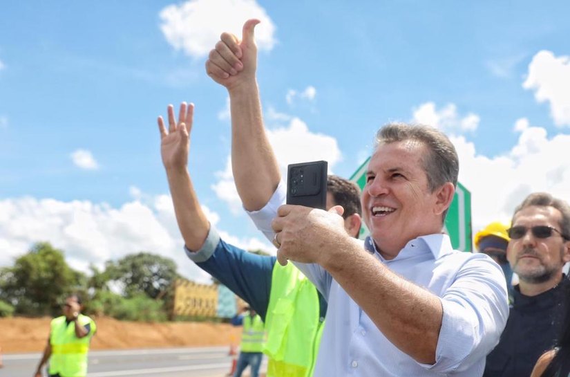 Mendes entrega primeiros 15 km da BR-163 e afirma que obras vão