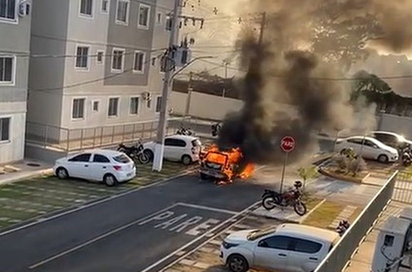 Veja Vídeos: Carro é destruído durante incêndio no condomínio MRV, em Várzea Grande