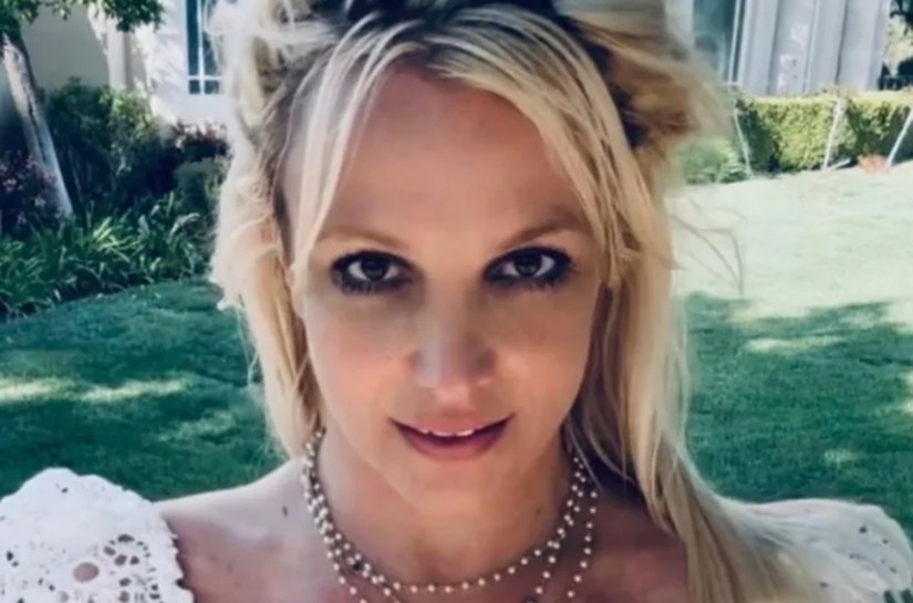 Pelas redes sociais, Britney Spears anuncia fim da carreira