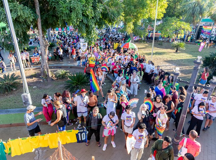 Parada do Orgulho LGBTQIA+ ocorre com serviços de acolhimento, mobilidade e estrutura da Prefeitura de Cuiabá