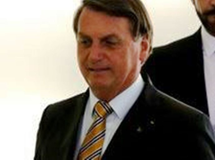 Brasil tem de deixar de ser 'país de maricas' e enfrentar pandemia 'de peito aberto', diz Bolsonaro