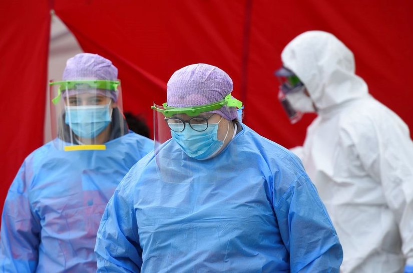 Em três anos de pandemia de covid-19, ciência e vírus evoluíram