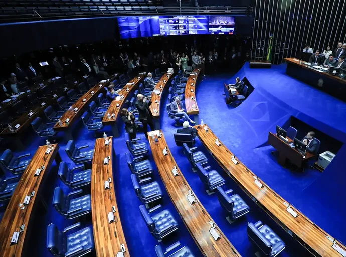Senado segue Câmara e também derruba decreto do IOF