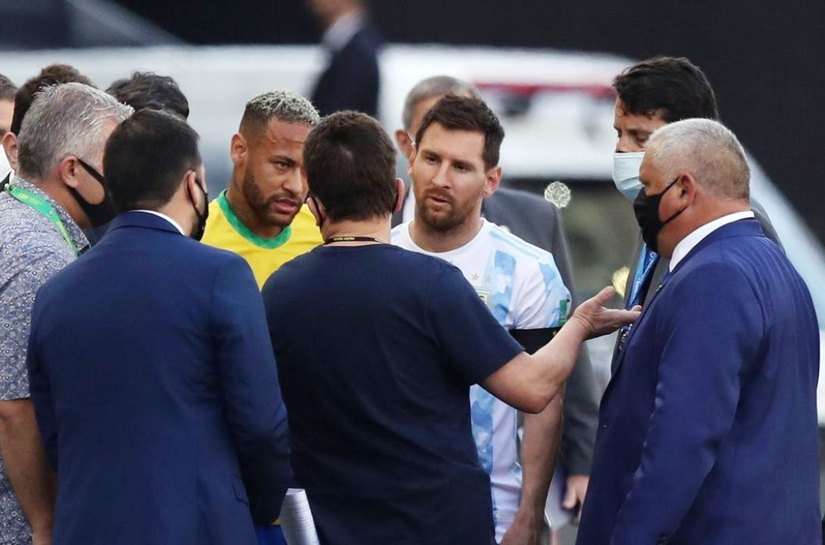 Anvisa paralisa jogo entre Brasil e Argentina; jogo é encerrado